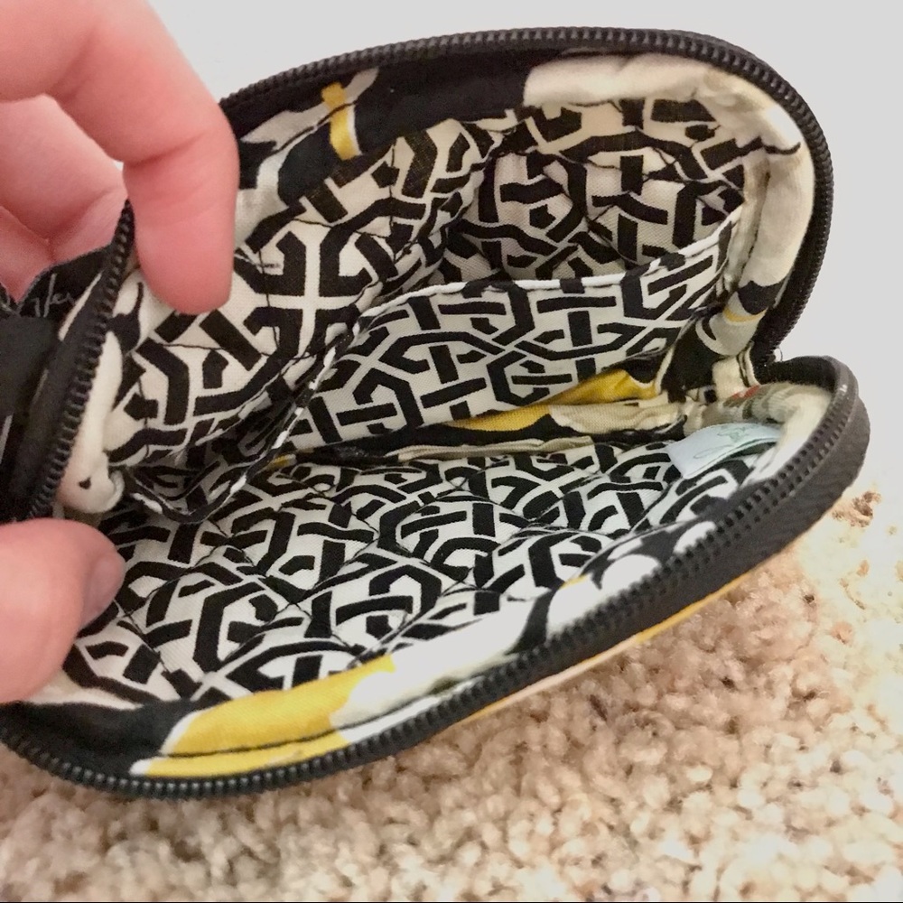 ⭐️3/$15⭐️ Vera Bradley Patterned Wristlet - Picture 5 of 6